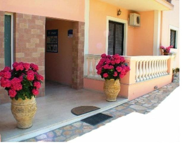 Aparthotel Corfu Sun Pool Side